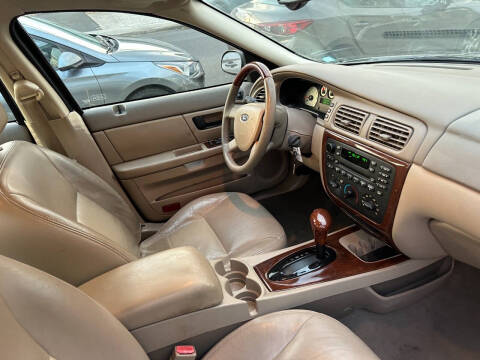 2005 Ford Taurus SEL