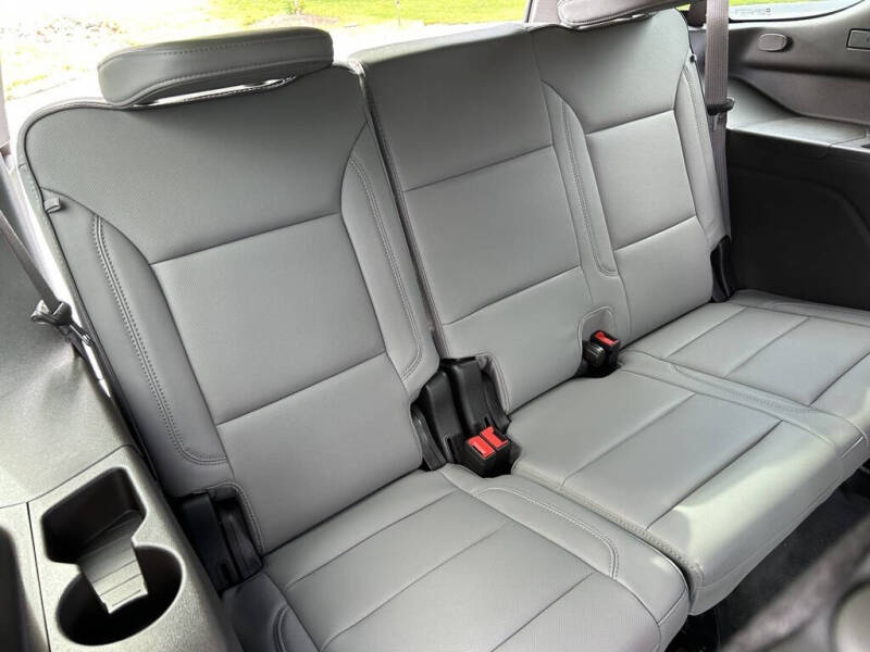 2025 GMC Yukon Elevation