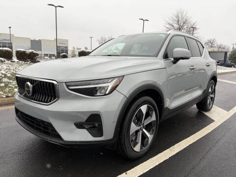 2025 Volvo XC40 B5 Plus Bright Theme