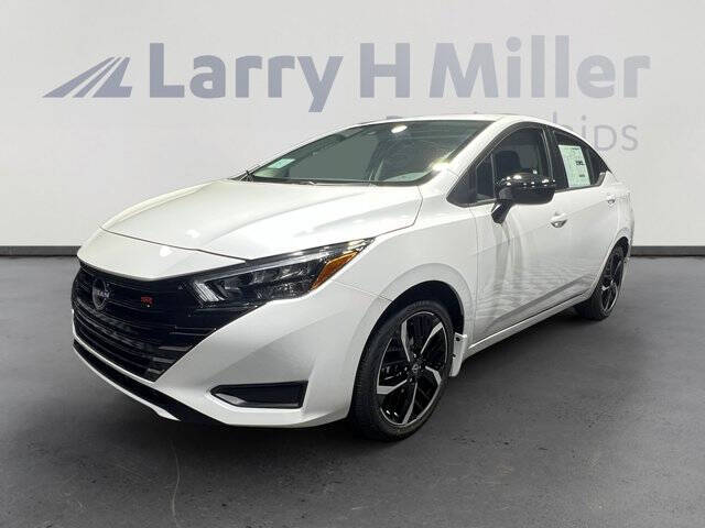 2025 Nissan Versa SR