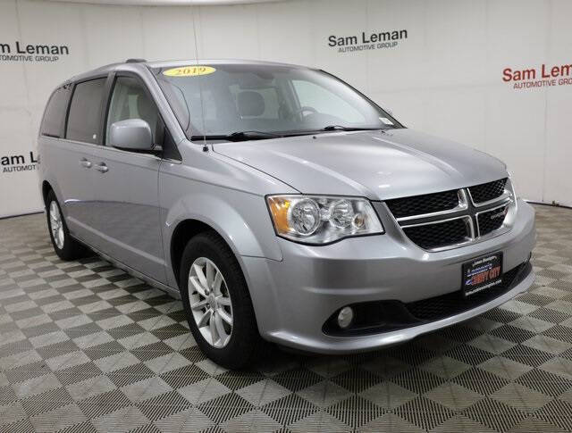 Used 2019 Dodge Grand Caravan SXT with VIN 2C4RDGCG4KR545415 for sale in Bloomington, IL