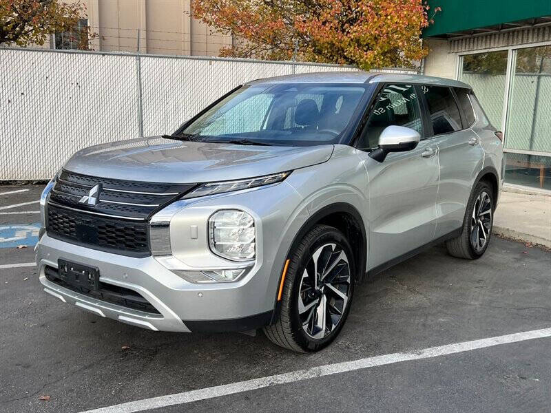 2024 Mitsubishi Outlander SE