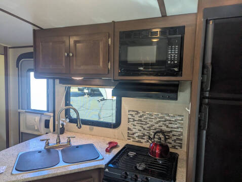 2016 Keystone RV Bullet 22RBPR / 25ft