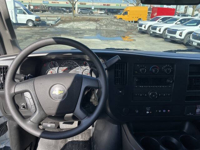 2025 Chevrolet Express 2500