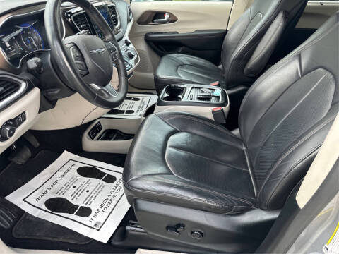 2017 Chrysler Pacifica Touring-L Plus