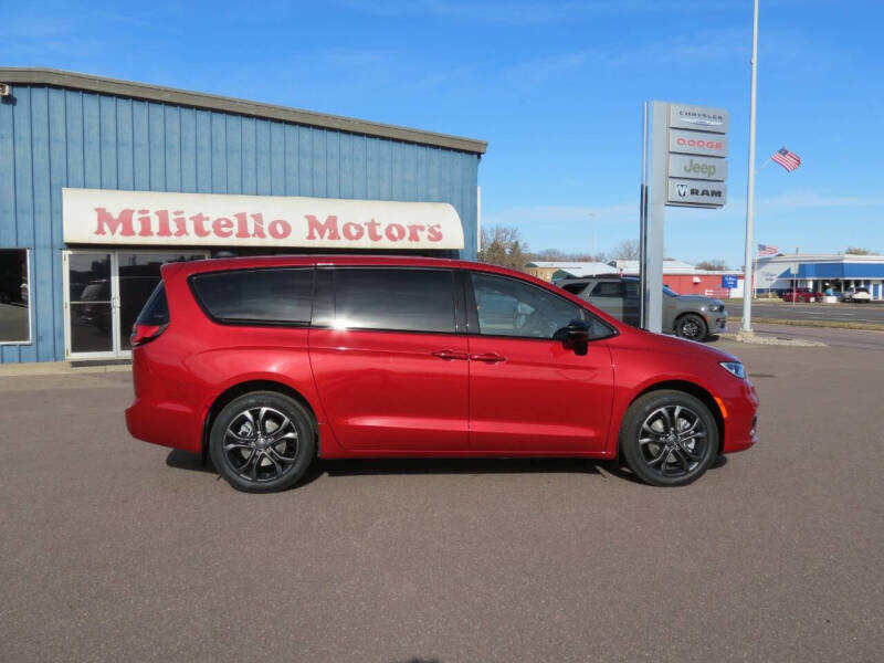 2026 Chrysler Pacifica Select