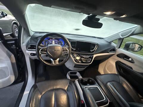 2022 Chrysler Pacifica Touring L