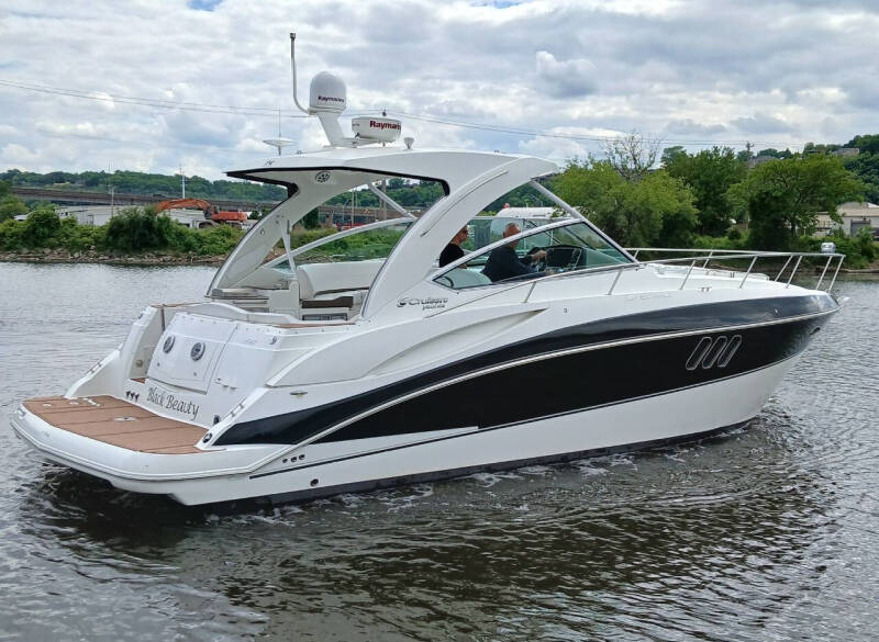 2012 Cruisers Yachts 380 Express
