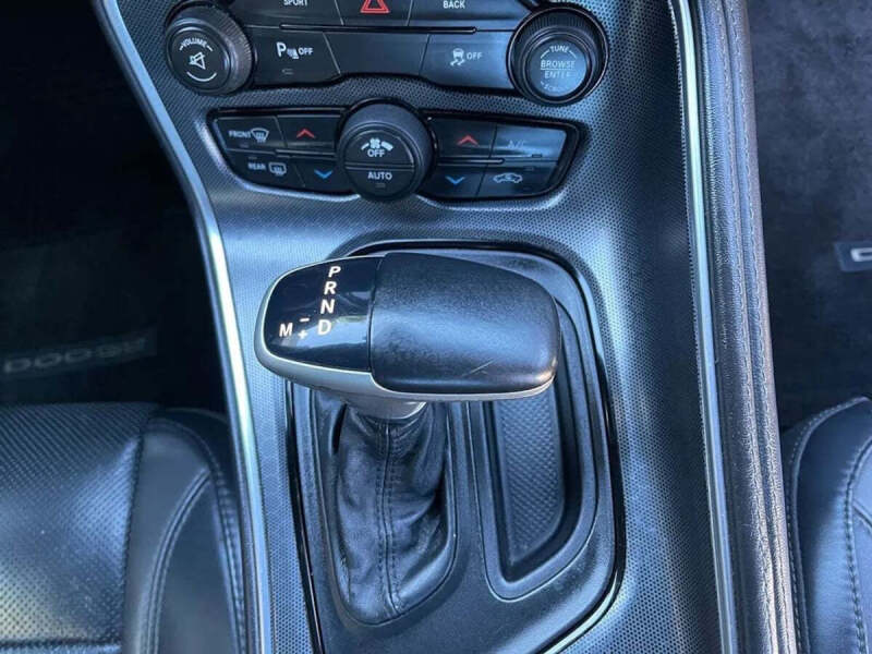 2015 Dodge Challenger SXT Plus