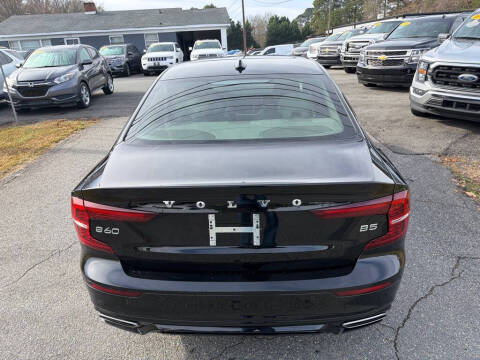 2022 Volvo S60 B5 Momentum