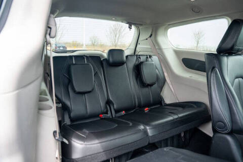 2023 Chrysler Pacifica Plug-In Hybrid Touring L