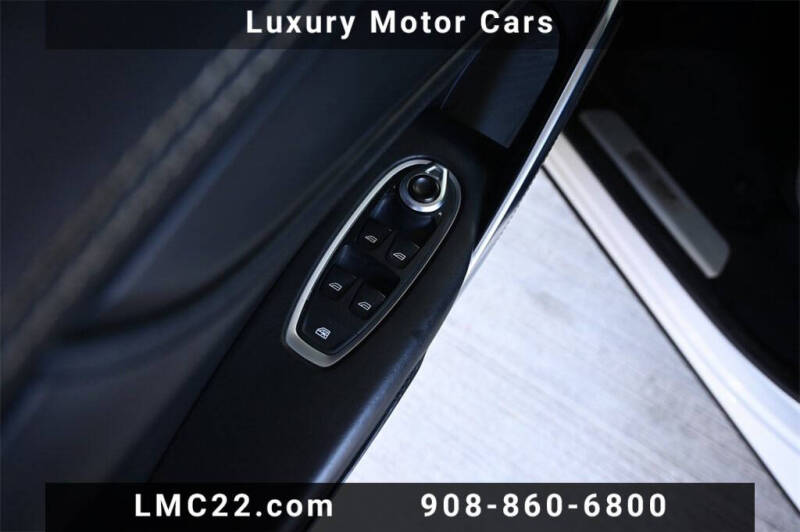 2021 Aston Martin DBX