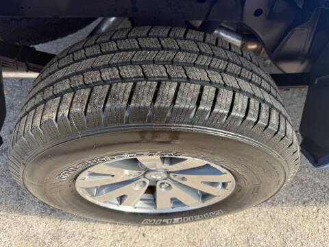 2008 Mitsubishi Raider LS