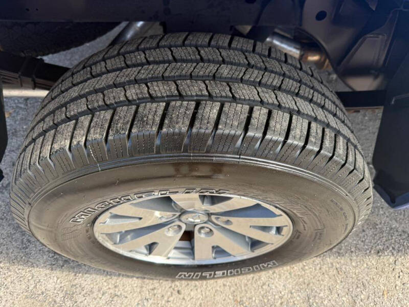 2008 Mitsubishi Raider LS