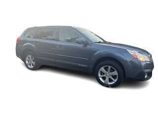 2013 Subaru Outback Premium's photo