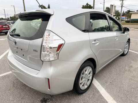 2014 Toyota Prius v Five