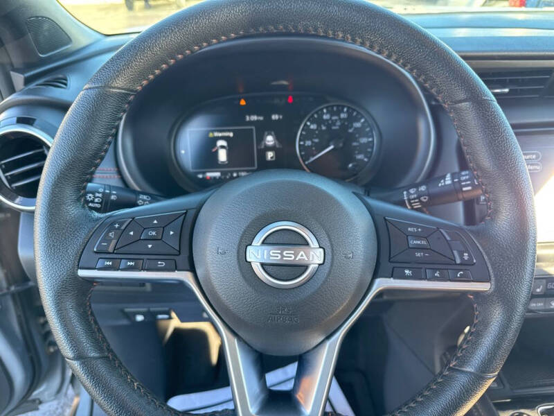 2022 Nissan Kicks SR