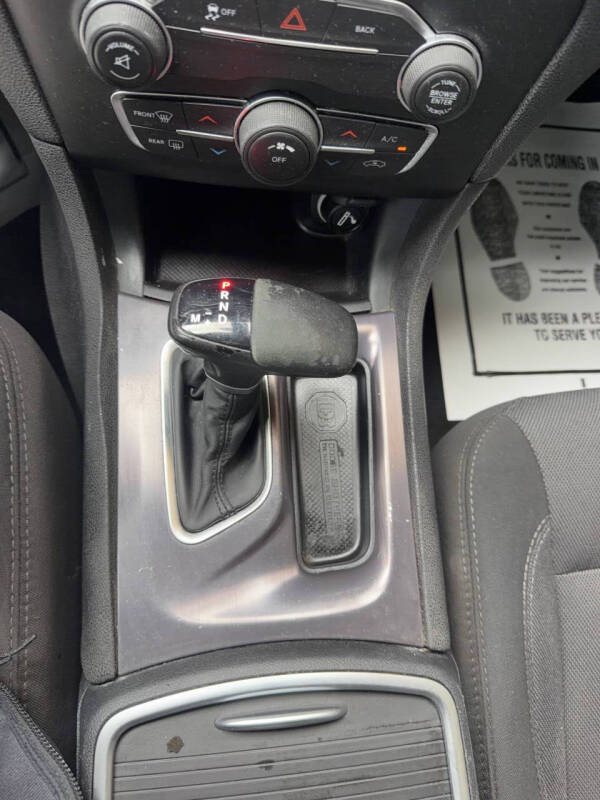 2016 Dodge Charger SE