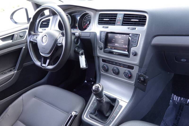 2015 Volkswagen Golf TDI SE