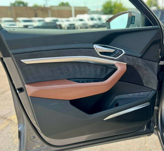 2019 Audi e-tron quattro Prestige