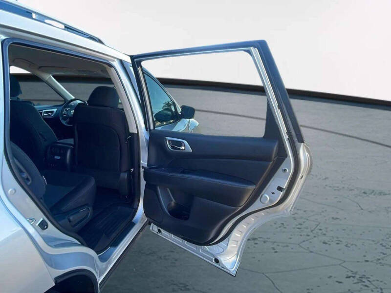 2020 Nissan Pathfinder SV