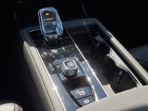 2025 Volvo XC90 B6 Ultra Bright Theme 7P