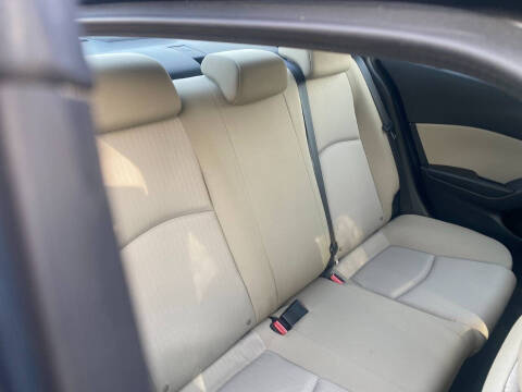 2015 Mazda MAZDA3 i SV