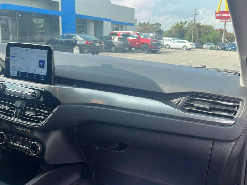 2022 Ford Escape Titanium