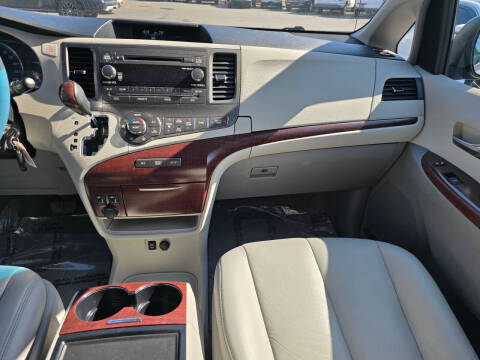 2012 Toyota Sienna