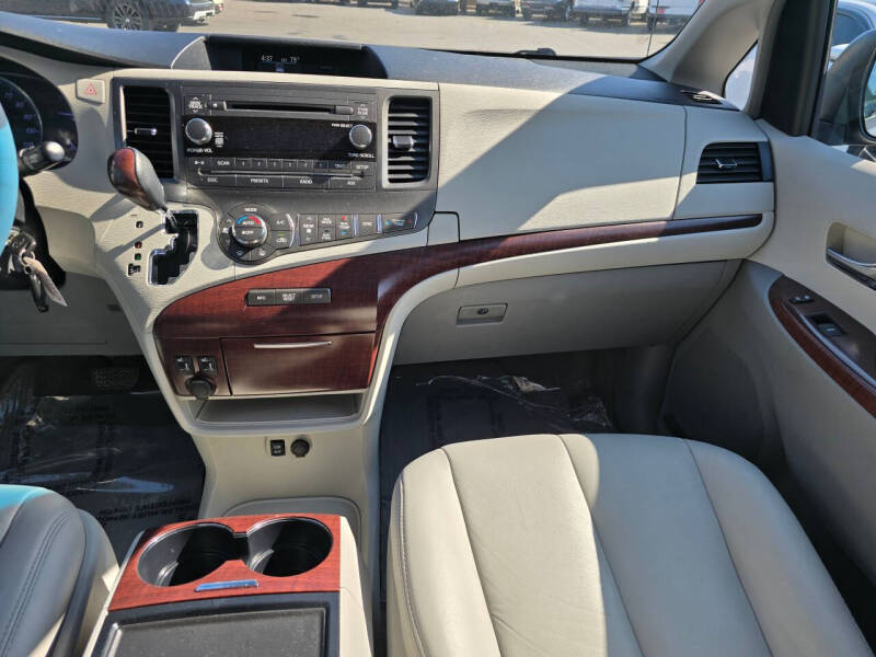 2012 Toyota Sienna