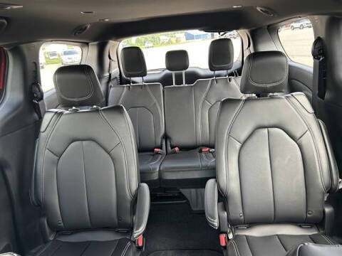 2025 Chrysler Pacifica Select