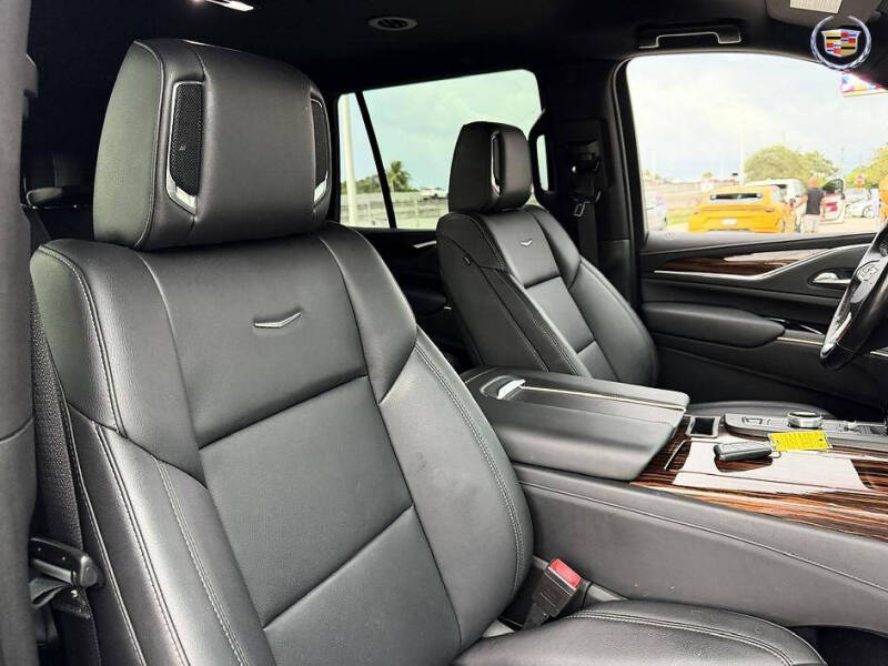 2022 Cadillac Escalade Luxury