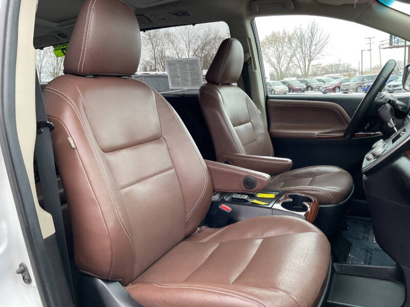 2017 Toyota Sienna Limited Premium 7-Passenger