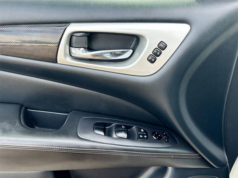 2019 Nissan Pathfinder SL