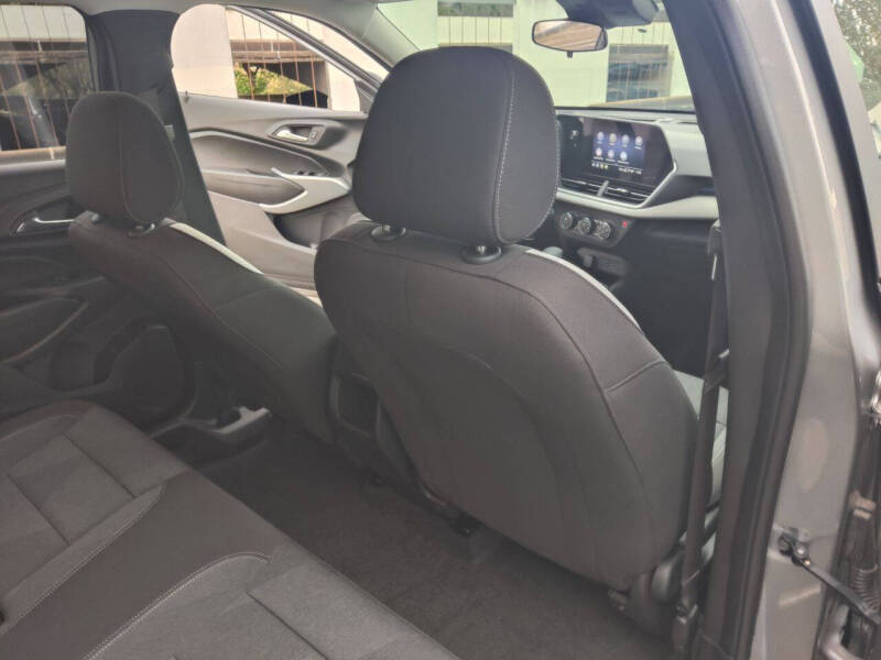 2025 Chevrolet Trax LS