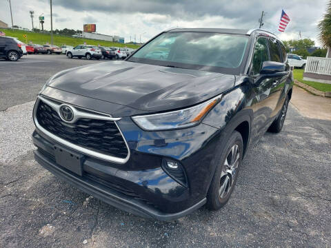 2021 Toyota Highlander for sale at Sun Coast City Auto Sales in Mobile AL