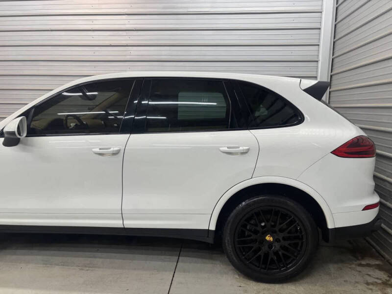 2017 Porsche Cayenne Platinum Edition