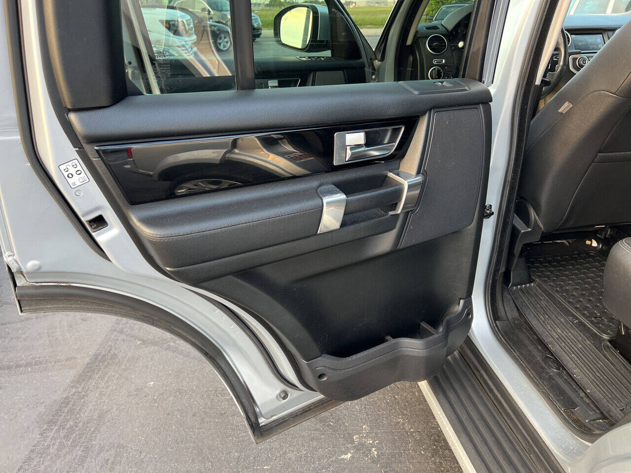 2016 Land Rover LR4  - $20,900