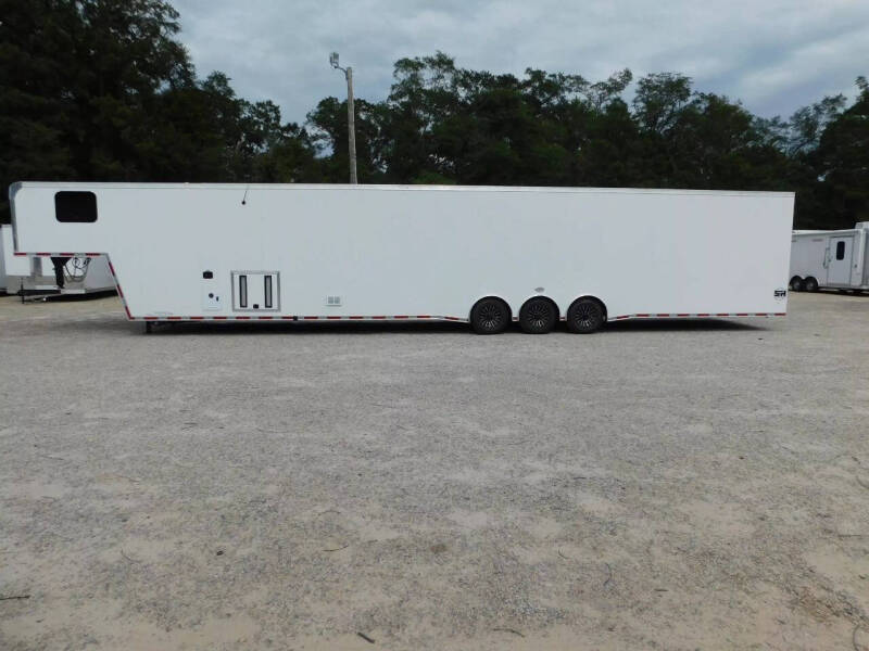 2026 United Trailers 53' Full Bathroom