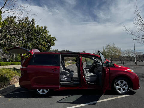 2018 Toyota Sienna LE 8-Passenger