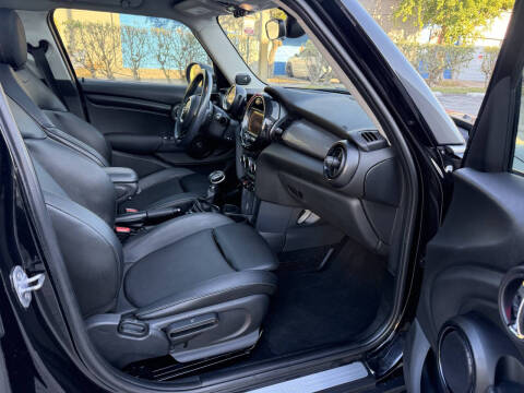 2017 MINI Hardtop 4 Door Cooper