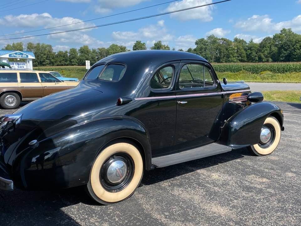 1937 Oldsmobile Coupe 11