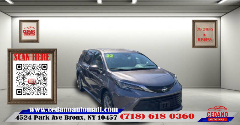 2022 Toyota Sienna LE's photo