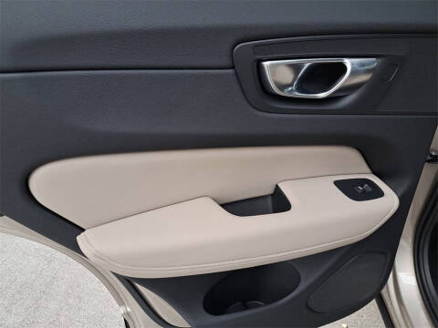 2026 Volvo XC60 T8 Plus