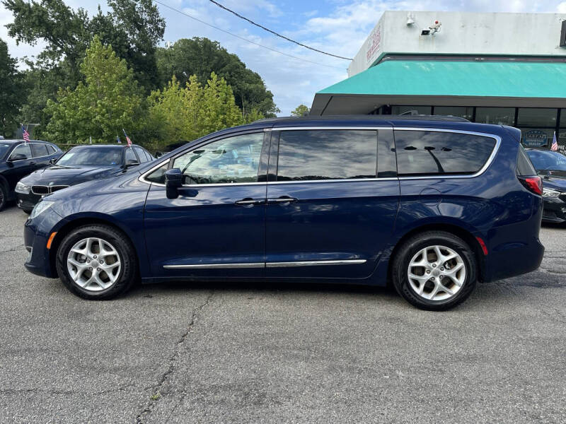 2017 Chrysler Pacifica Touring-L