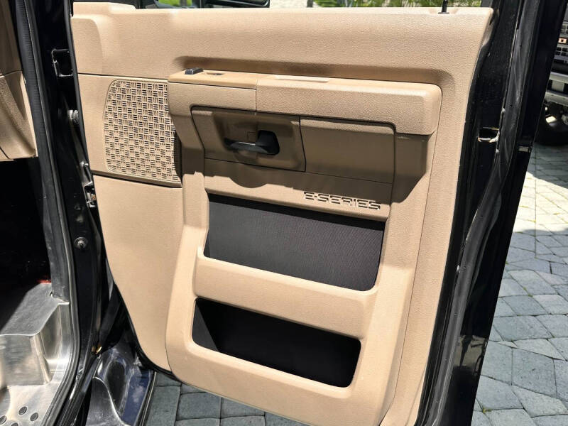 2010 Ford E-Series E-350 SD XLT