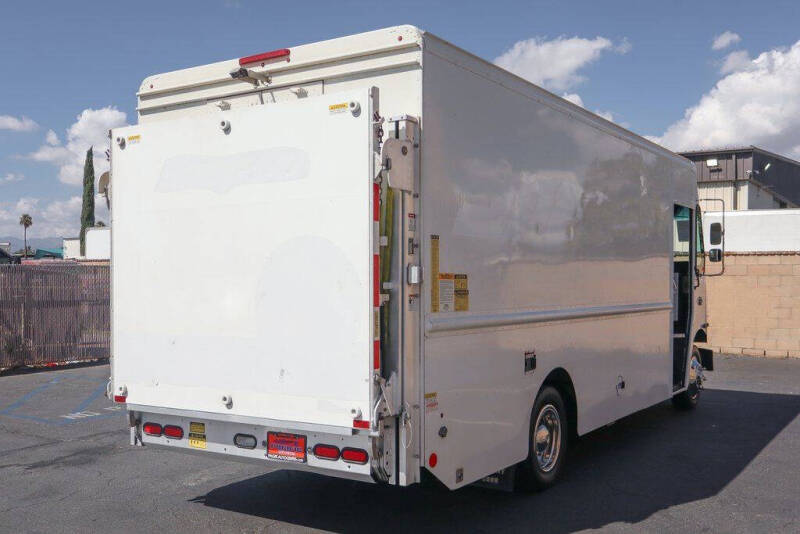 2015 Freightliner MT45 Chassis