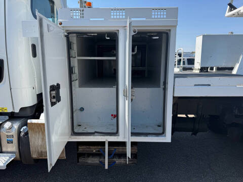 2019 Freightliner M2 106