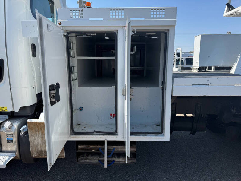 2019 Freightliner M2 106