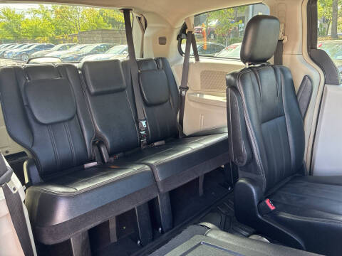 2016 Chrysler Town and Country Touring